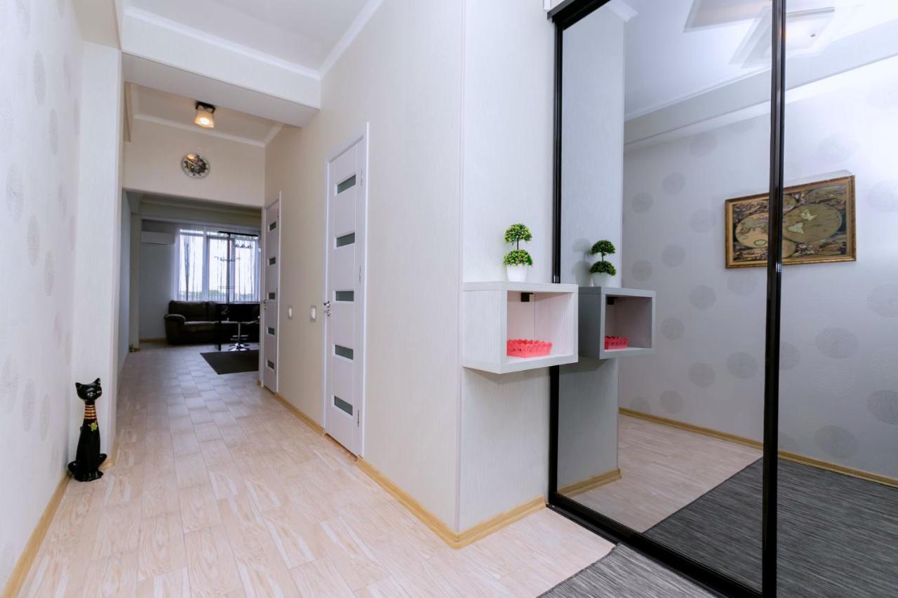 Apartament De Lux Cu 2 Camere Si Living Chisinau Luaran gambar